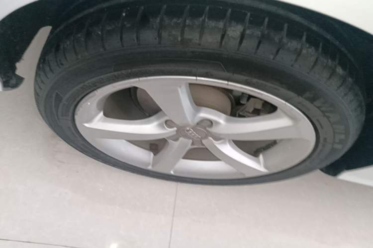 Used Audi A3 2014 Limousine 35 TFSI Automatic Comfort Model Right Rear Wheel Hub