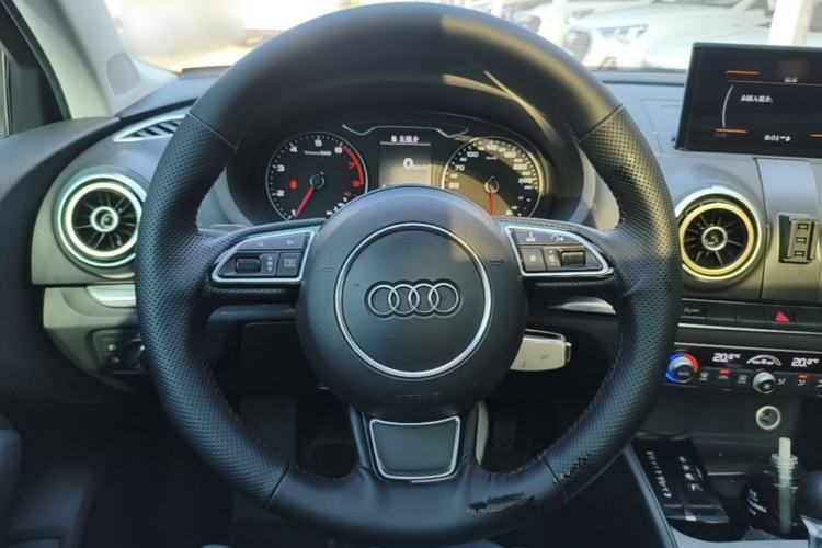 Used Audi A3 2014 Limousine 40 TFSI S line Comfort Model Steering Wheel