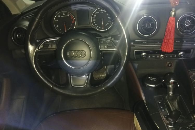 Used Audi A3 2014 Limousine 35 TFSI Automatic Comfort Model Steering Wheel