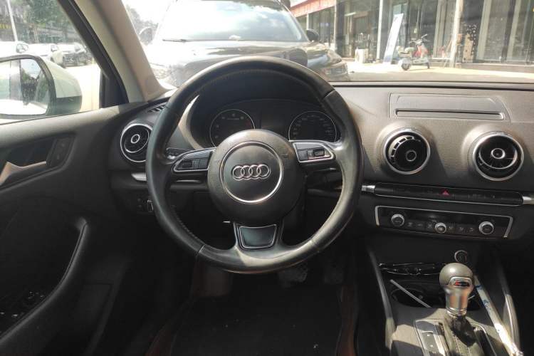 Used Audi A3 2014 Limousine 35 TFSI Automatic Comfort Model Steering Wheel
