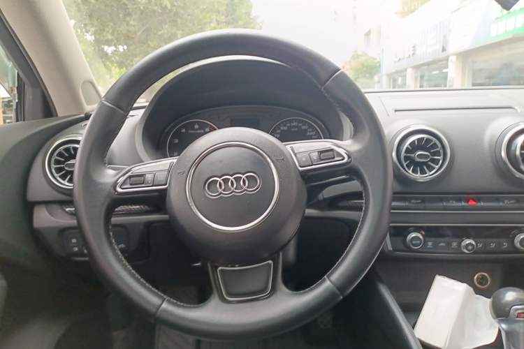 Used Audi A3 2014 Limousine 35 TFSI Automatic Comfort Model Steering Wheel