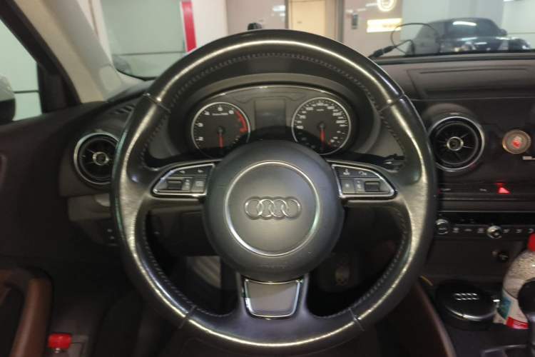 Used Audi A3 2014 Limousine 35 TFSI Automatic Comfort Model Steering Wheel