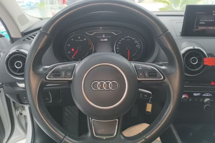Used Audi A3 2014 Limousine 40 TFSI S line Comfort Model Steering Wheel