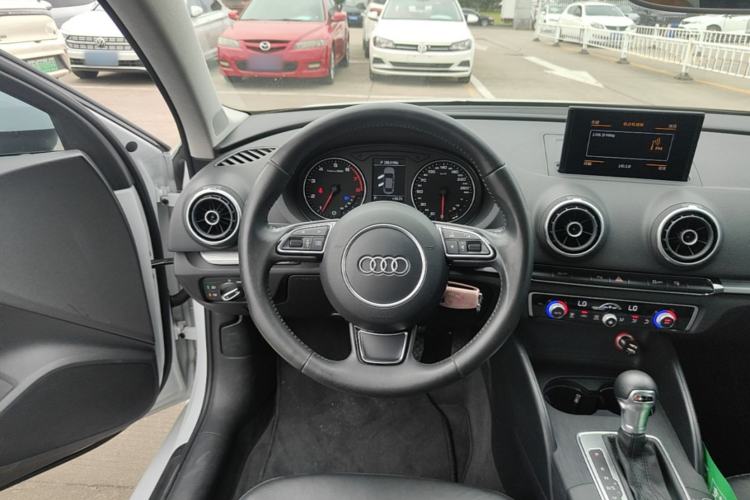 Used Audi A3 2014 Limousine 35 TFSI Automatic Comfort Model Steering Wheel