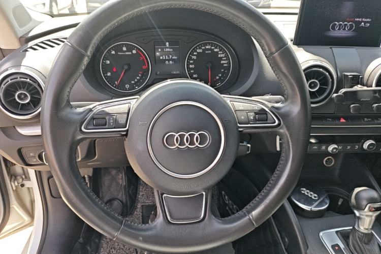 Used Audi A3 2014 Limousine 35 TFSI Automatic Comfort Model Steering Wheel