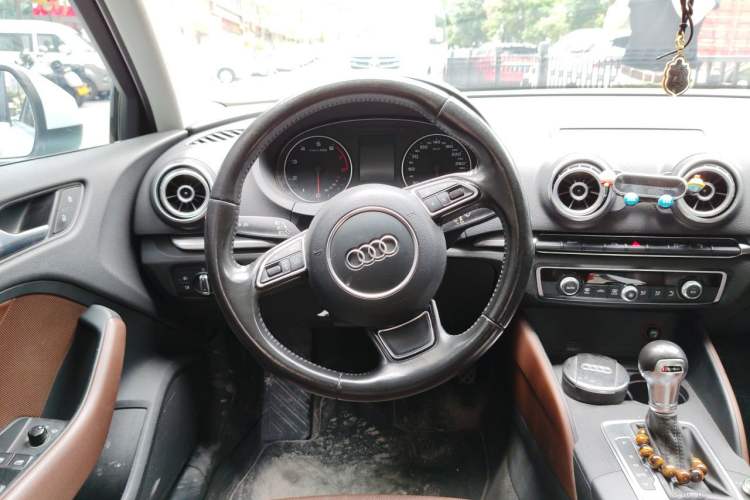 Used Audi A3 2014 Limousine 35 TFSI Automatic Comfort Model Steering Wheel