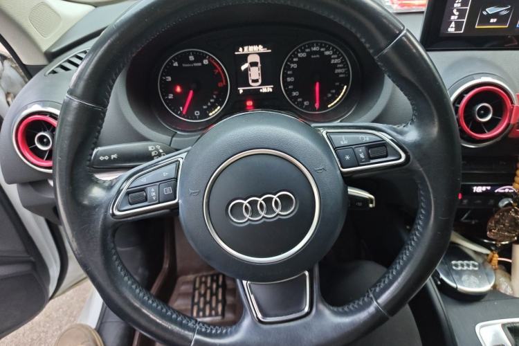 Used Audi A3 2014 Limousine 35 TFSI Automatic Comfort Model Steering Wheel