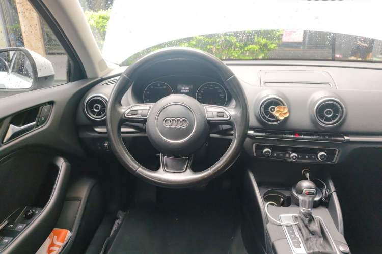 Used Audi A3 2014 Limousine 35 TFSI Automatic Comfort Model Steering Wheel