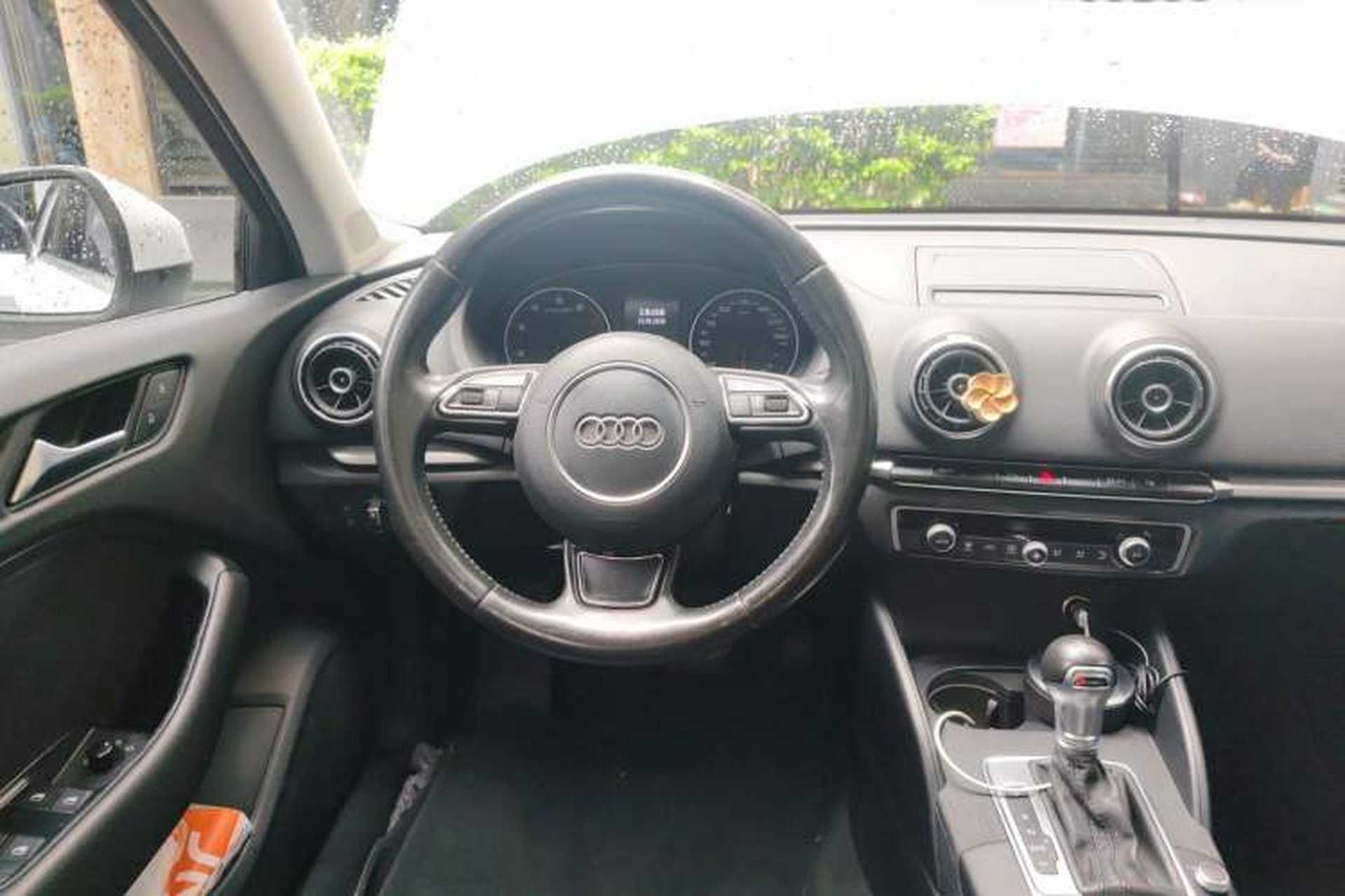 Used Audi A3 2014 Limousine 35 TFSI Automatic Comfort Model Steering Wheel