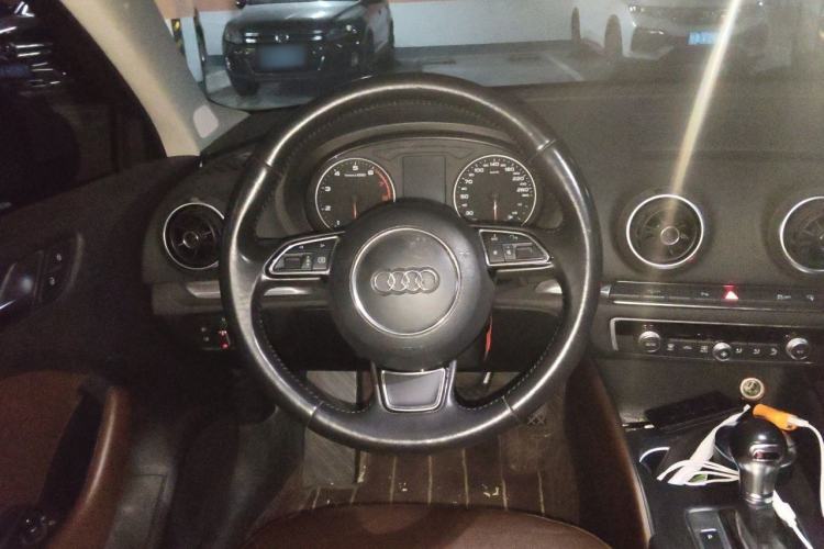 Used Audi A3 2014 Limousine 35 TFSI Automatic Comfort Model Steering Wheel