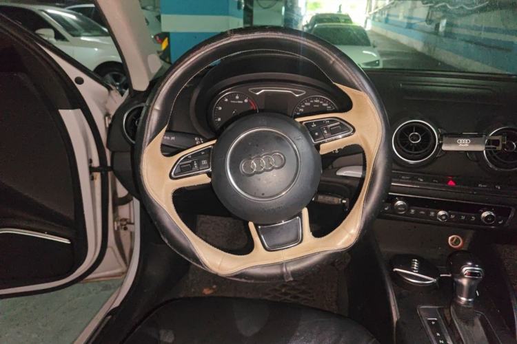 Used Audi A3 2014 Limousine 35 TFSI Automatic Luxury Model Steering Wheel