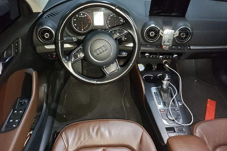 Used Audi A3 2014 Limousine 35 TFSI Automatic Comfort Model Steering Wheel