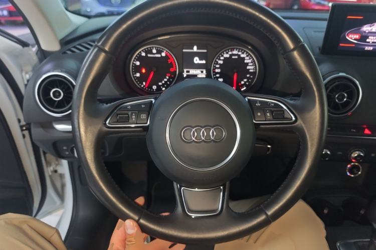Used Audi A3 2014 Limousine 35 TFSI Automatic Fashion Model Steering Wheel