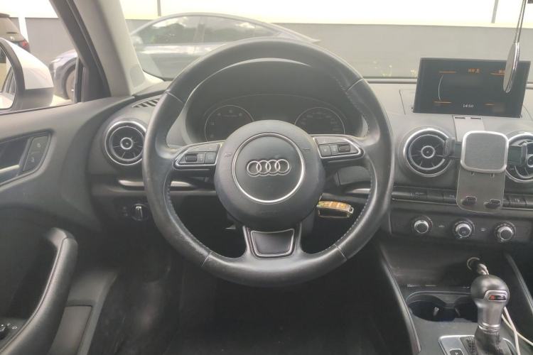 Used Audi A3 2014 Limousine 35 TFSI Automatic Fashion Model Steering Wheel