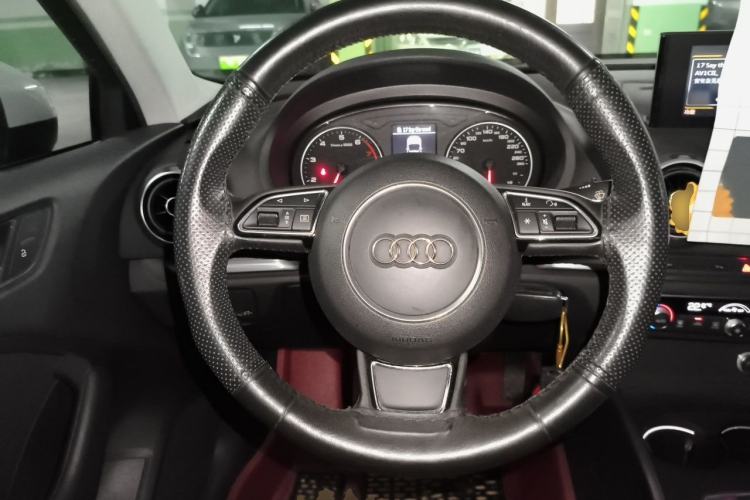 Used Audi A3 2014 Limousine 35 TFSI Automatic Comfort Model Steering Wheel