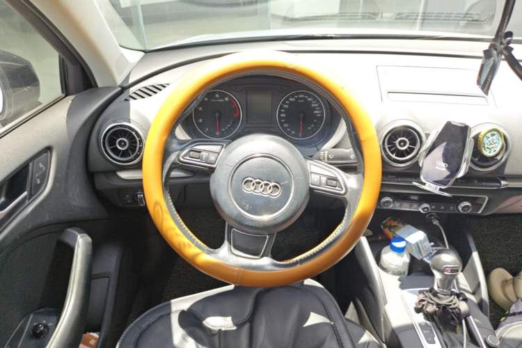 Used Audi A3 2014 Limousine 35 TFSI Automatic Comfort Model Steering Wheel