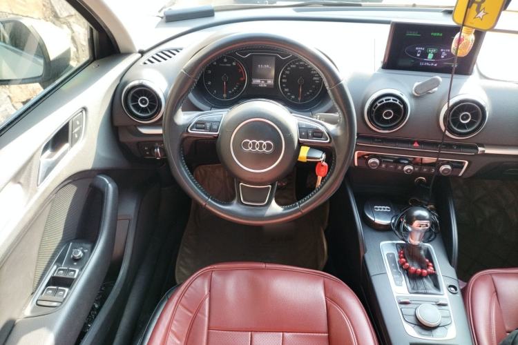 Used Audi A3 2014 Limousine 40 TFSI S line Comfort Model Steering Wheel