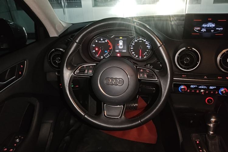 Used Audi A3 2014 Limousine 40 TFSI S line Comfort Model Steering Wheel
