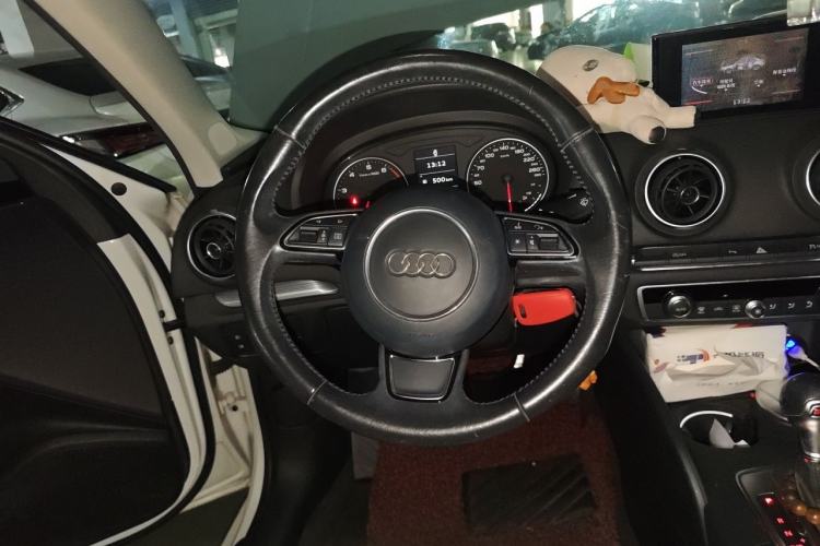 Used Audi A3 2014 Limousine 35 TFSI Automatic Comfort Model Steering Wheel
