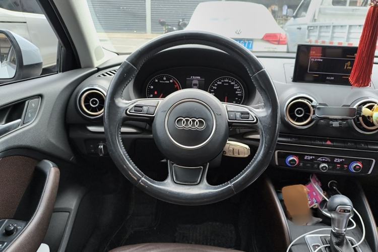 Used Audi A3 2014 Limousine 35 TFSI Automatic Comfort Model Steering Wheel