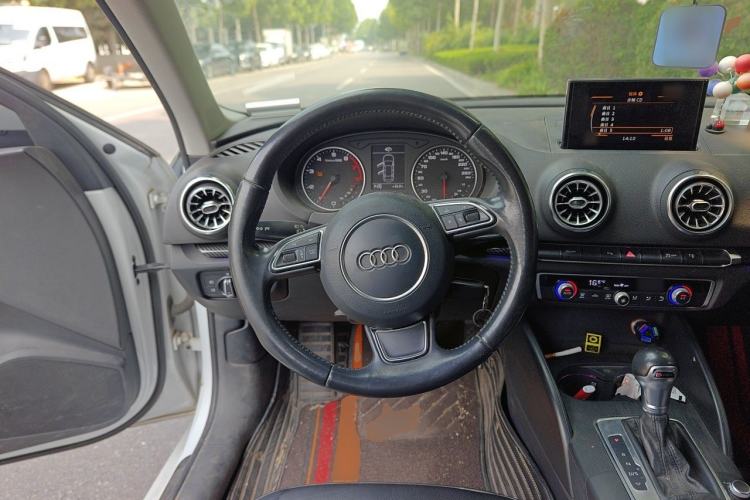 Used Audi A3 2014 Limousine 35 TFSI Automatic Comfort Model Steering Wheel