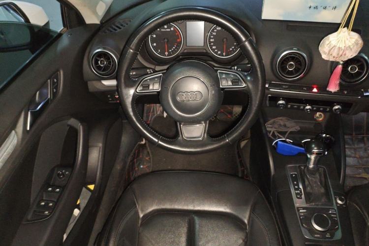 Used Audi A3 2014 Limousine 35 TFSI Automatic Comfort Model Steering Wheel