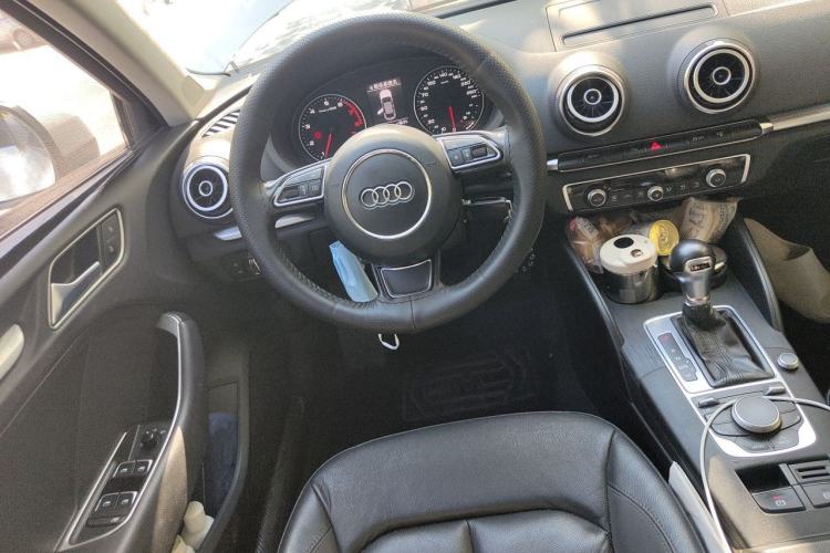 Used Audi A3 2014 Limousine 35 TFSI Automatic Comfort Model Steering Wheel