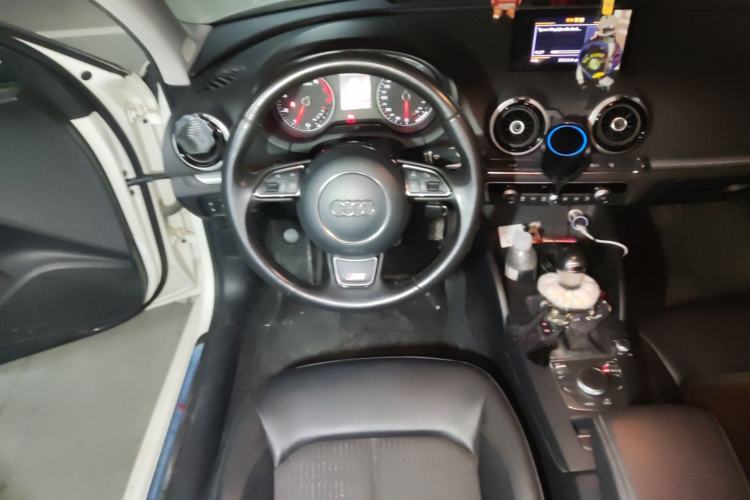 Used Audi A3 2014 Limousine 40 TFSI S line Comfort Model Steering Wheel
