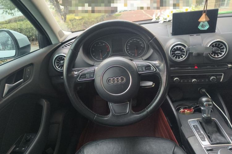 Used Audi A3 2014 Limousine 35 TFSI Automatic Comfort Model Steering Wheel