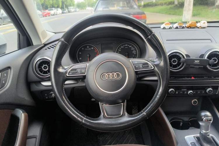 Used Audi A3 2014 Sportback 35 TFSI Automatic Comfort Model Steering Wheel