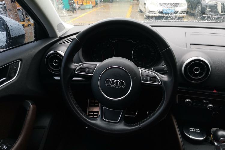 Used Audi A3 2014 Limousine 40 TFSI S line Comfort Model Steering Wheel