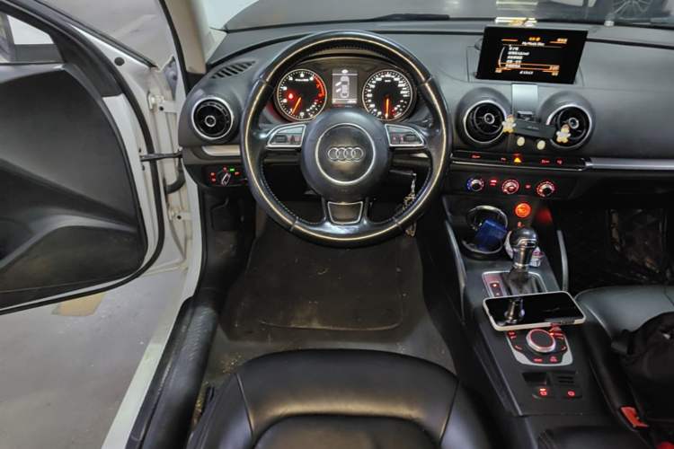 Used Audi A3 2014 Limousine 35 TFSI Automatic Fashion Model Steering Wheel