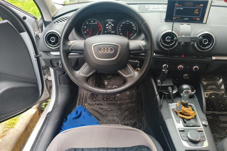 Used Audi A3 2014 Limousine 35 TFSI Automatic Advanced Model Steering Wheel