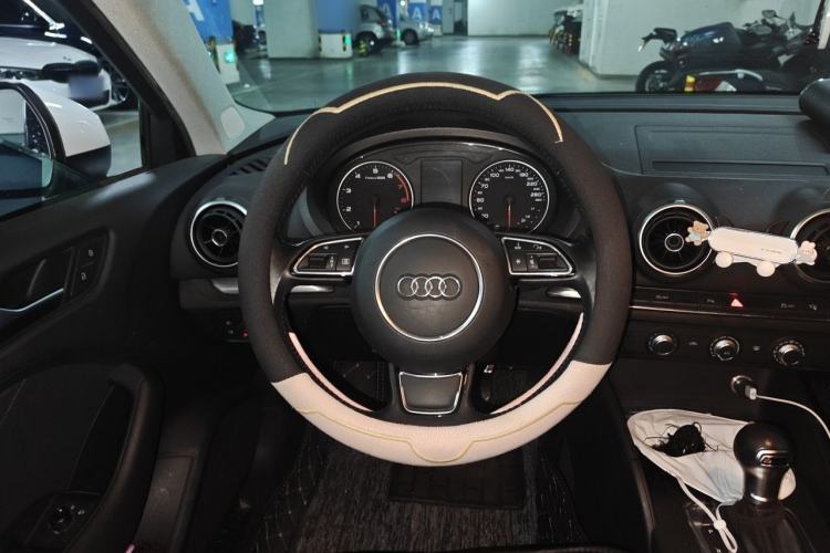 Used Audi A3 2014 Limousine 35 TFSI Automatic Fashion Model Steering Wheel