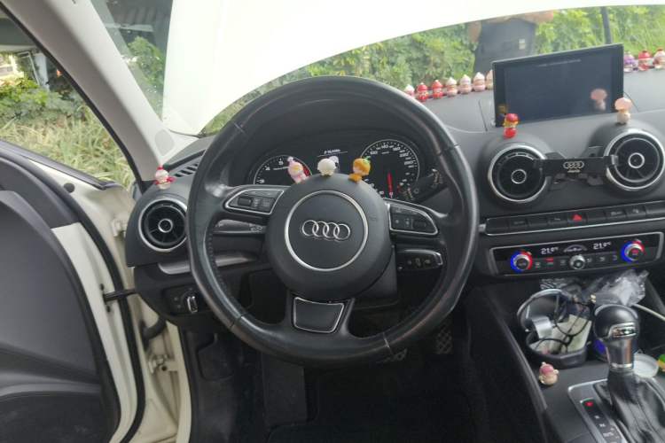 Used Audi A3 2014 Sportback 35 TFSI Automatic Comfort Model Steering Wheel