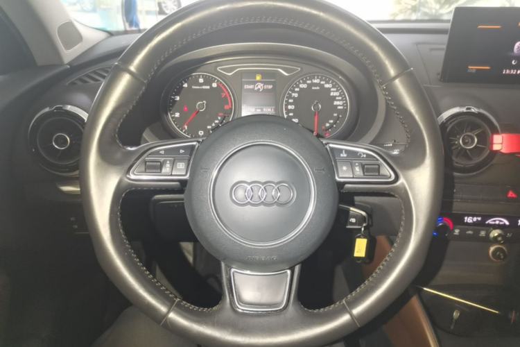 Used Audi A3 2014 Limousine 40 TFSI S line Comfort Model Steering Wheel