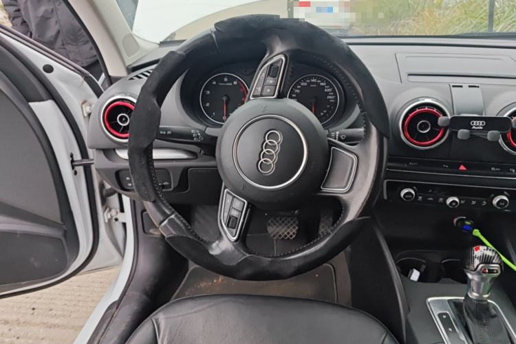 Used Audi A3 2014 Limousine 35 TFSI Automatic Comfort Model Steering Wheel