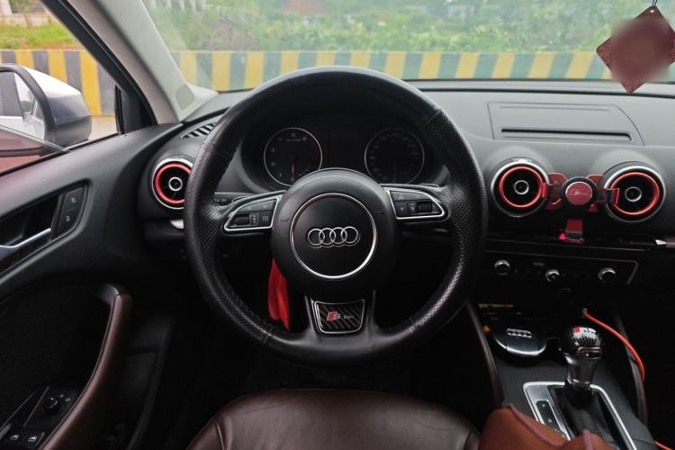 Used Audi A3 2014 Limousine 35 TFSI Automatic Comfort Model Steering Wheel