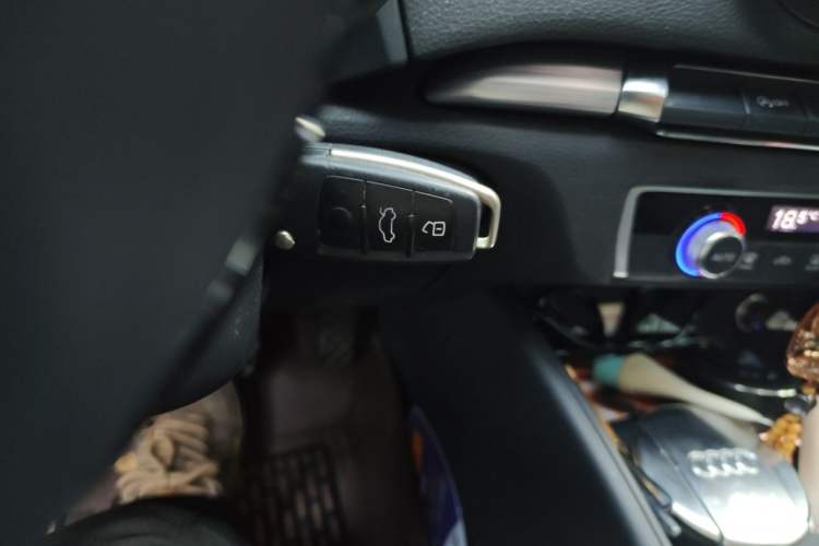 Used Audi A3 2014 Limousine 35 TFSI Automatic Comfort Model Vehicle Key