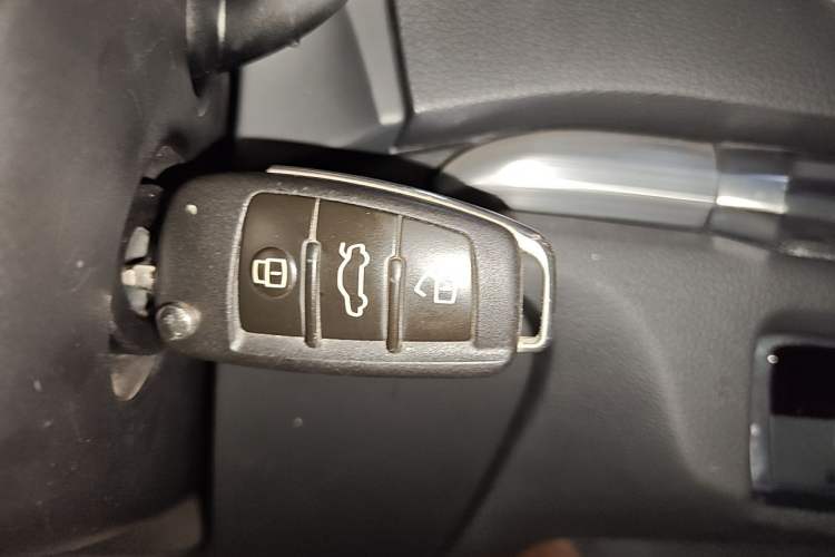 Used Audi A3 2014 Limousine 35 TFSI Automatic Comfort Model Vehicle Key