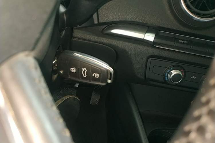 Used Audi A3 2014 Limousine 35 TFSI Automatic Advanced Model Vehicle Key