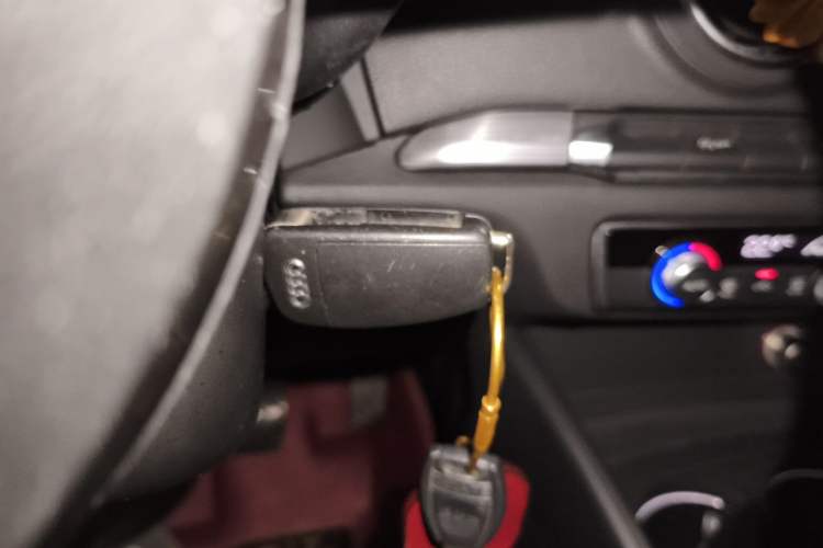 Used Audi A3 2014 Limousine 35 TFSI Automatic Comfort Model Vehicle Key