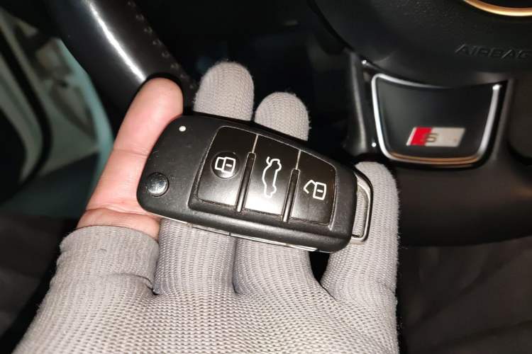 Used Audi A3 2014 Limousine 40 TFSI S line Comfort Model Vehicle Key