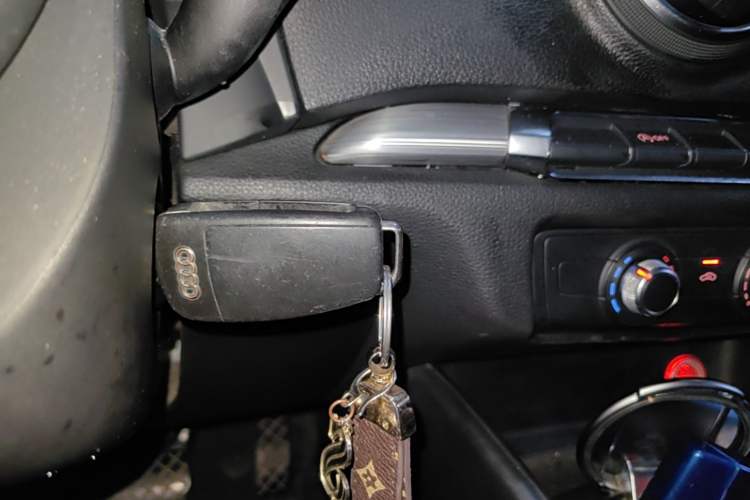 Used Audi A3 2014 Limousine 35 TFSI Automatic Fashion Model Vehicle Key