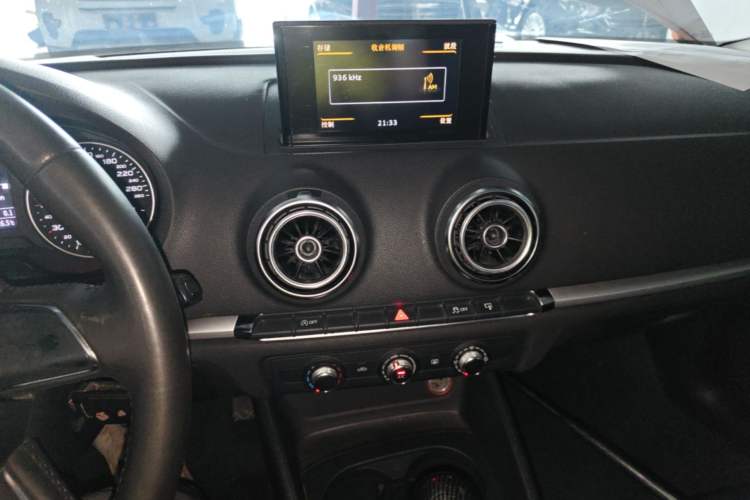Used Audi A3 2014 Sportback 35 TFSI Automatic Ambition Edition Audio And AC Panel