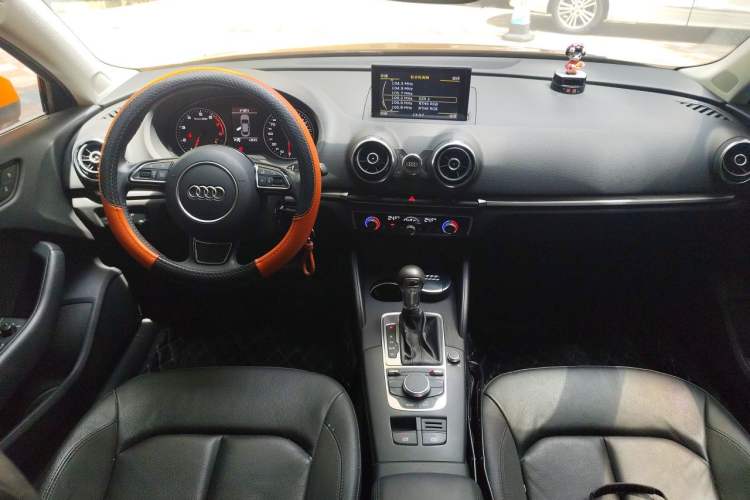 Used Audi A3 2014 Limousine 35 TFSI Automatic Comfort Model Center Console