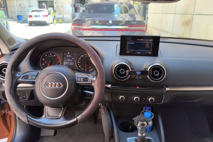 Used Audi A3 2014 Sportback 35 TFSI Automatic Style Edition Center Console