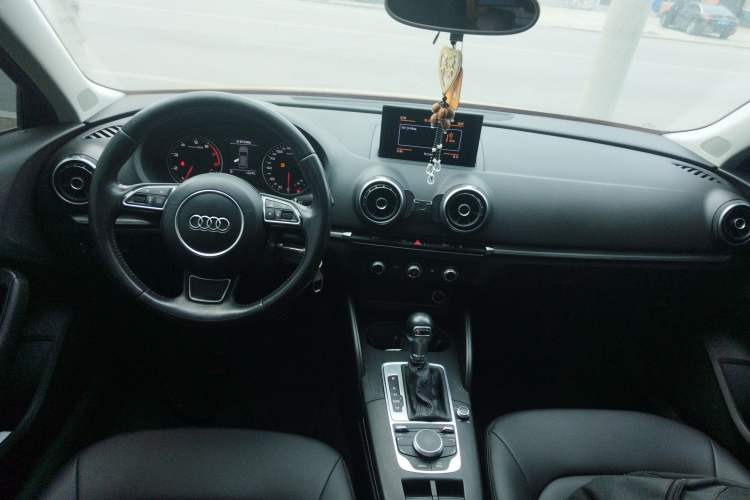 Used Audi A3 2014 Sportback 35 TFSI Automatic Style Edition Center Console