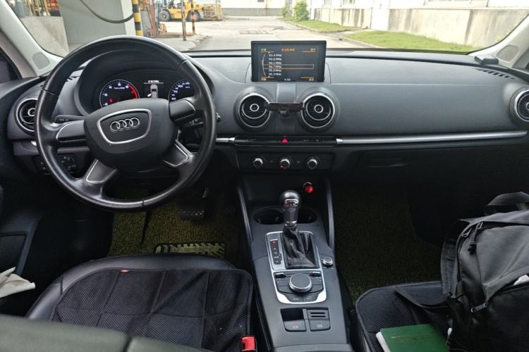 Used Audi A3 2014 Sportback 35 TFSI Automatic Ambition Edition Center Console