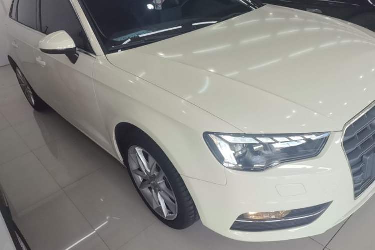 Used Audi A3 2014 Sportback 35 TFSI Automatic Comfort Model Front Right 45 Deg